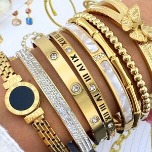 Elegant 18k Gold Plated Bangle Bracelet with Cubic Zirconia